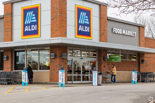 Kickapoo residents make grocery runs to Aldi on West Battlefield Rd.