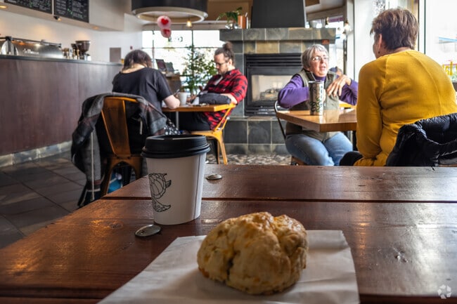 Blue Ridge offers limited options when it comes to dining and shopping within the neighborhood.