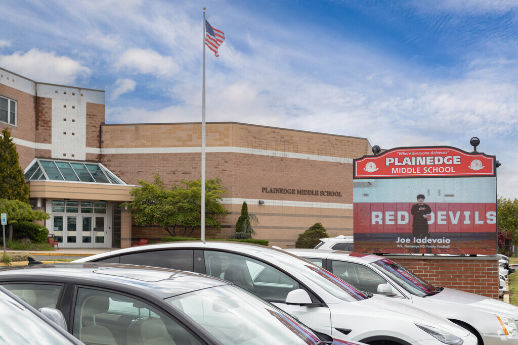The Plainedge Middle School has approximately 650 students in grades 6-8 and is located in Bethpage, NY.