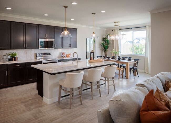 1329 N Wellington St, Porterville, CA 93257 - photo 3