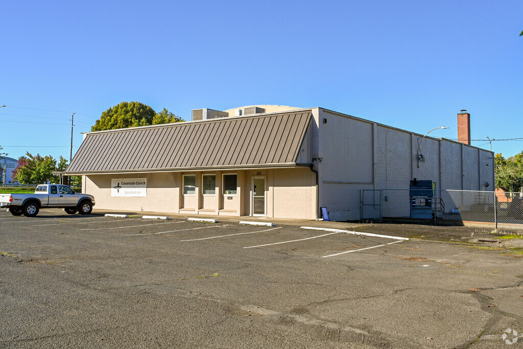 Westside Christian School provides education in the neighborhood of
Outlying Washington County.