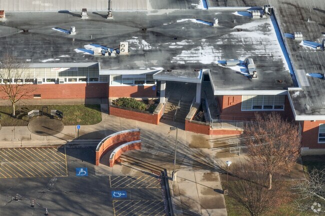 Pittsburgh Sunnyside K-8 has 268 students.