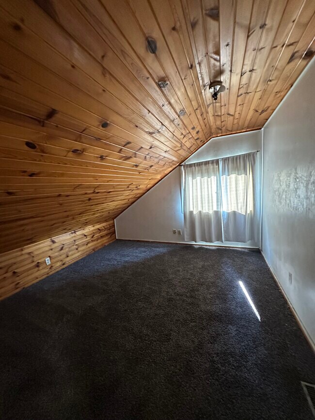 Extra room or living area