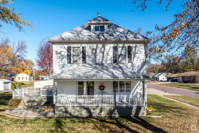 Older homes in Lake Park include styles such as Four Squares and Nationals.