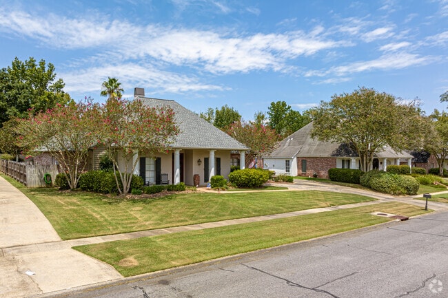 Large single-story homes can be found on most streets in Wildwood.
