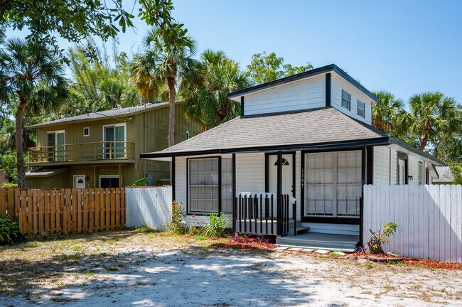 Older homes make up a good portion of the Bayou Oaks neighborhood.