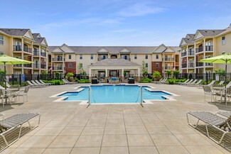 1108 Carriage Knoll Ln, Columbus, OH 43228