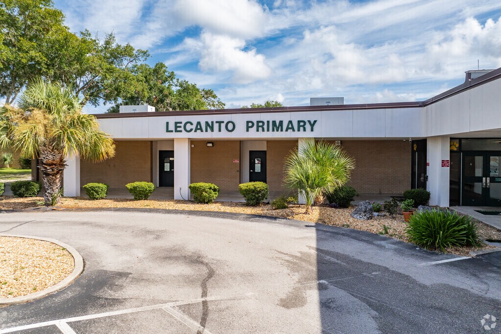 Lecanto Primary School has a student-teacher ratio of 17 to 1.
