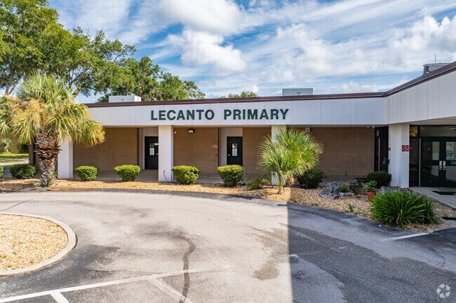 Lecanto Primary School has a student-teacher ratio of 17 to 1.
