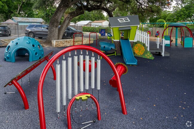 Kids can play here at Jubilee Highland Park.