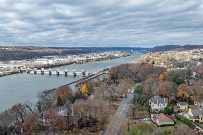 The Ohio River passes by the neighborhood of Ben Avon.
