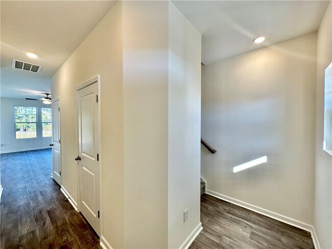 582 Seaborn Cir, Pendleton, SC 29670 - photo 2