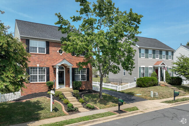 Stylish homes with creative landscaping are common in Braemar neighborhood.