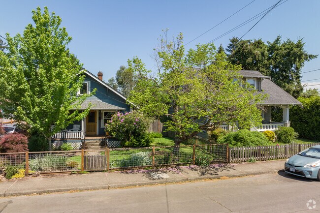 Bungalow and cottage-style homes are popular in the Mount Scott-Arleta Neighborhood.