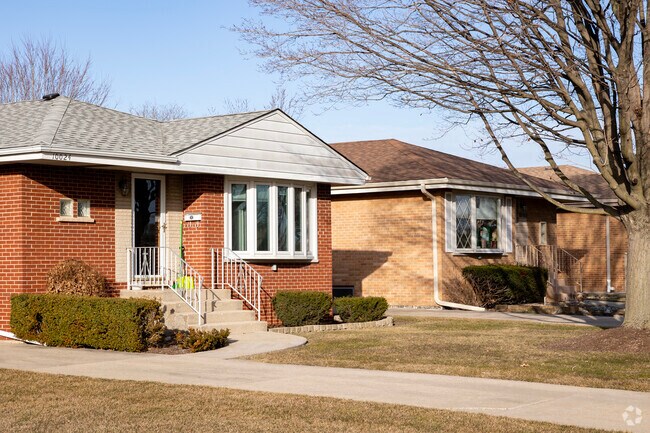 Bungalos and Ranch style homes are the main sight in Rosemont.