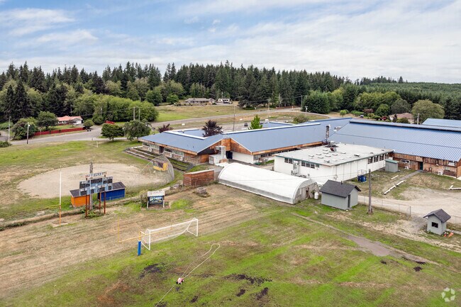 Lake Quinault Elementary School starts education from kindergarten levels.