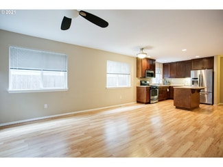 1322 SE 84th Ave, Portland, OR 97216