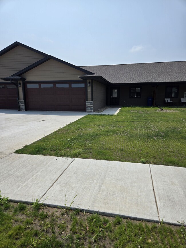 1407 W 20th Ave, Mitchell, SD 57301 - photo 2