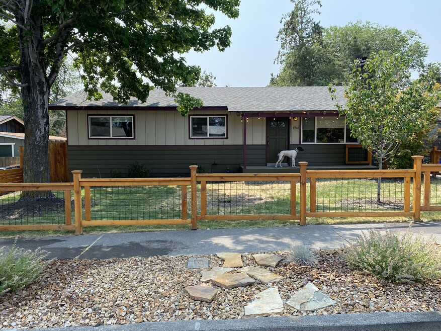 1261 NE Dempsey Dr, Bend, OR 97701 - photo 1