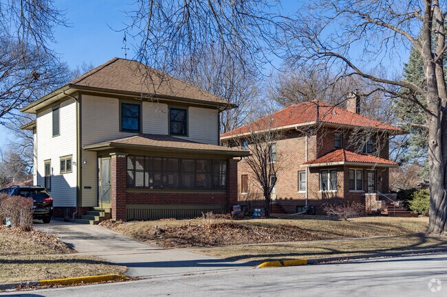 Oak-Riverside’s Foursquares stand strong with timeless design and character.