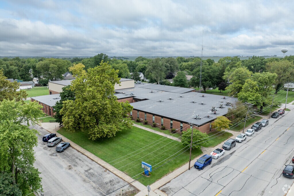 Praire Central Upper Elementary scores a B+ on Niche as student test scores are above average.