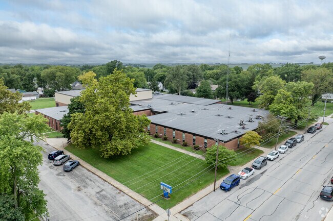 Praire Central Upper Elementary scores a B+ on Niche as student test scores are above average.