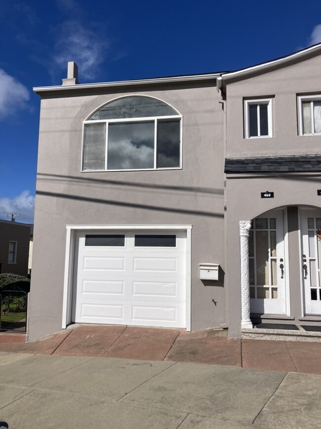 409 Orange Ave Unit Charming Unit with Views, South San Francisco, CA 94080