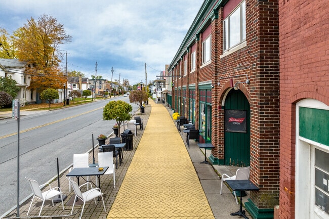Genesee Street runs through Chittenango and is referred to as the yellow brick road.