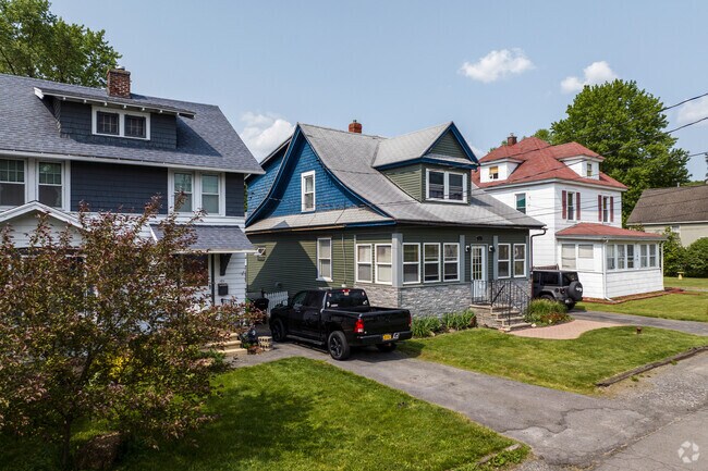 Most residents in Nedrow own their own homes, and those that don't can enjoy low rent prices.