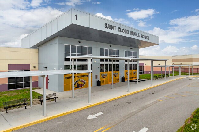 St. Cloud Middle School is a public school serving 6-8 grades and earns a B-Minus on Niche.
