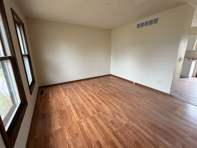 5418 Laporte Dr, Lansing, MI 48911 - photo 4