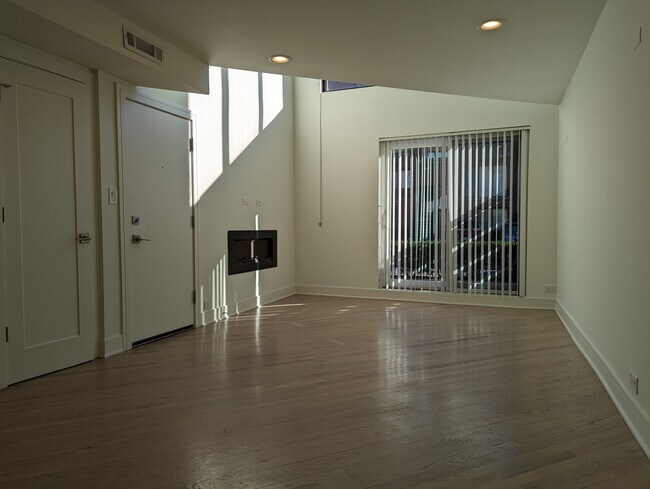 939 W Grace St unit 954I-101, Chicago, IL 60613 - photo 3