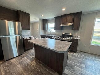 112 H St, Pittsfield, ME 04967