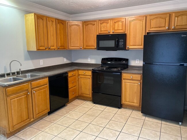 68 Old Oak Cir, Jackson, TN 38305 - photo 2