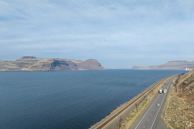 The Columbia river is a short drive from Hermiston.