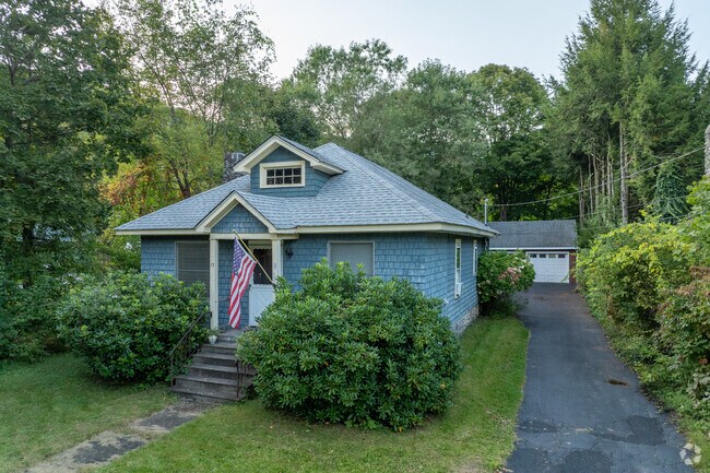 Smaller bungalows in Phoenicia provide driveways and great landscaping.