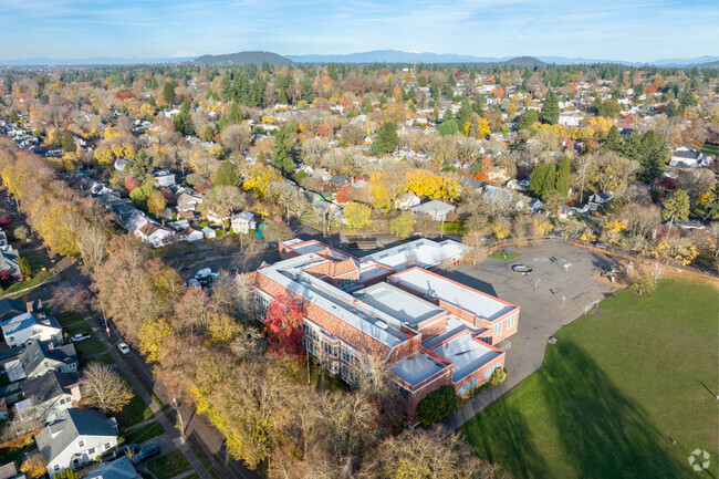 Duniway Elementary is tucked away in the Eastmoreland neighborhood on S Reed College Pl.