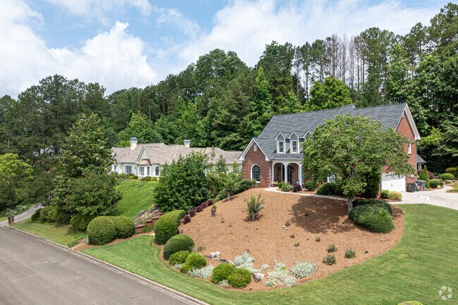 Homes in Brookfield West feature fantastic front yards.