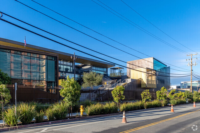 Tide Academy is a highly rated school in Menlo Park.