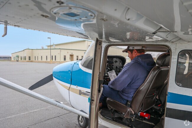 Stonefield pilots can fly out of the nearby Middleton Municipal Airport.