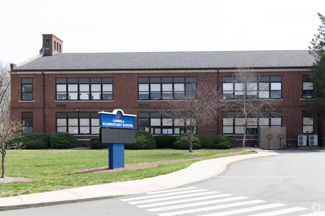 At Lowell Elementary School in Teaneck, NJ 17% of students are proficient in math.