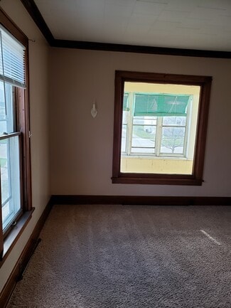 558 Monroe St Unit Lower, Oshkosh, WI 54901