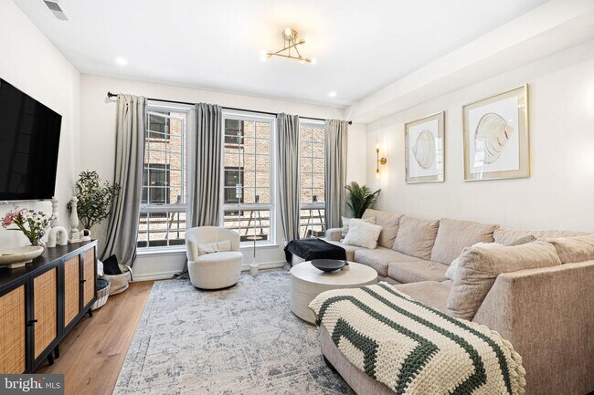 2426 Innovator Way unit B, Philadelphia, PA 19146 - photo 2