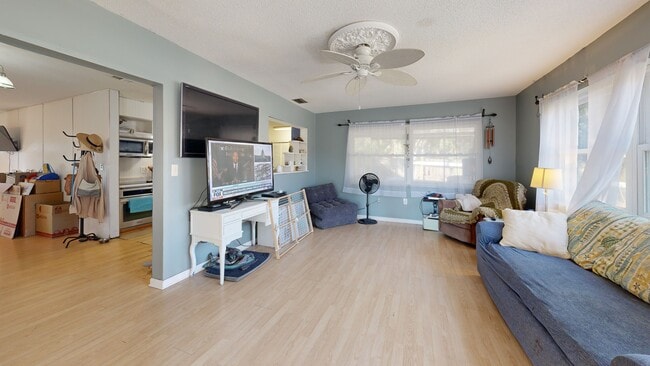 1103 SE 3rd St, Crystal River, FL 34429 - photo 3