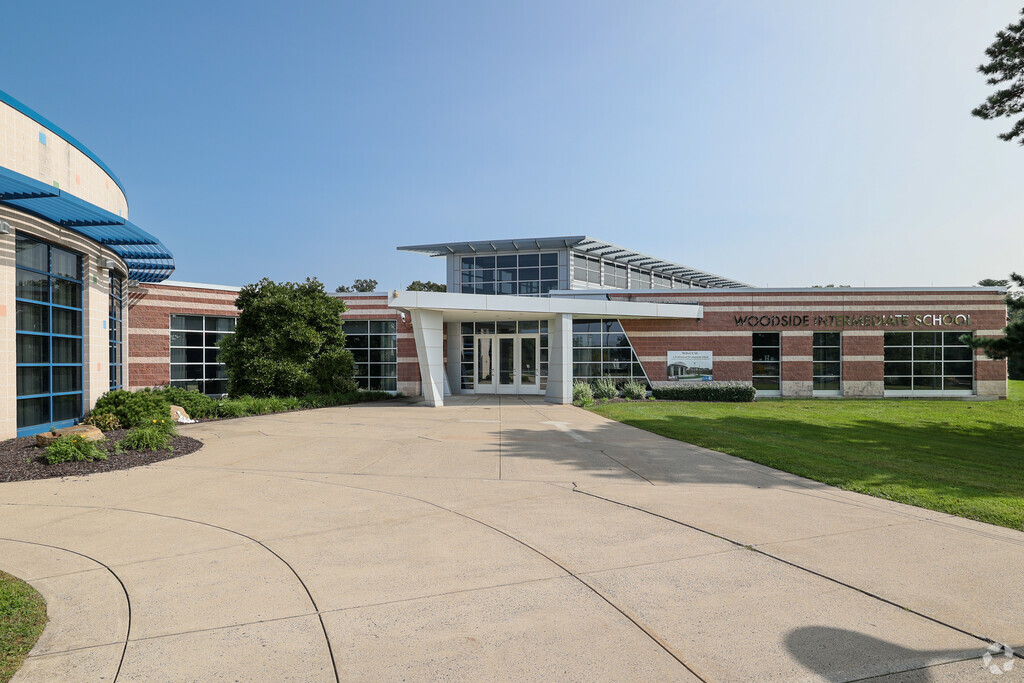 Woodside Intermediate School has 450 students in grades 3-5.