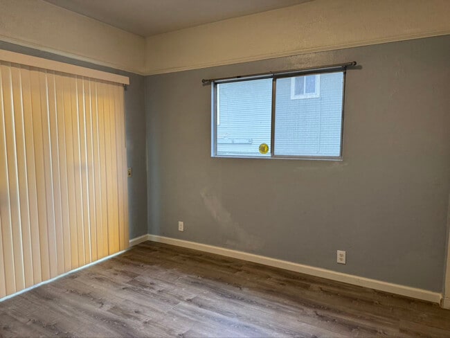 504 N Stanislaus St, Stockton, CA 95202 - photo 7