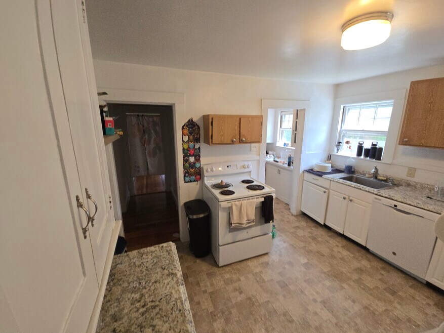 281 Lowell Ave unit 1, Newtonville, MA 02460 - photo 1