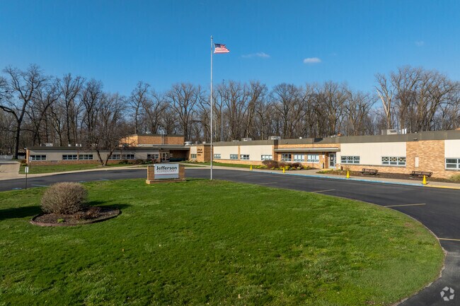 The roundabout at Jefferson Elementary School is easy for dropping of the kids.