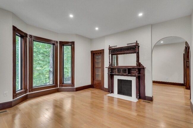 14 Summit St unit 14-F, Newton, MA 02458 - photo 4