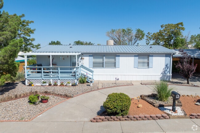 Jade Park homes often feature small porches and colorful accents.